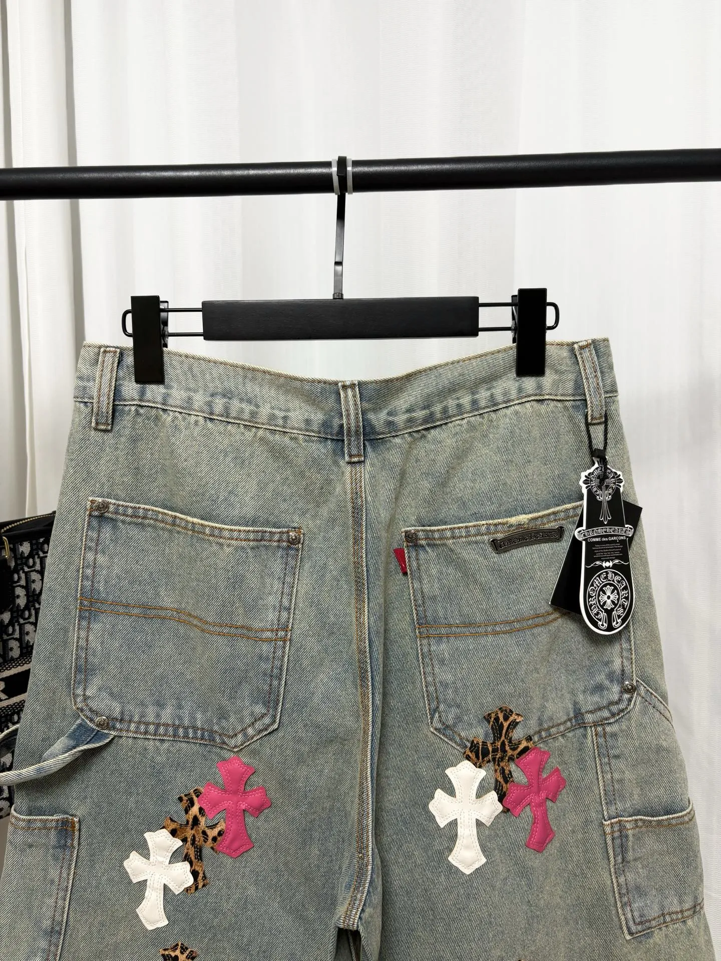 Chrome Hearts Chrome Hearts ， ， 、 Retro 。 ， Series ， ， ， ， 、 、 ， 。 、 、White ， ， ， ， ， 。 Chrome Hearts Retro ｜ + + ， ， ， Size S-XL